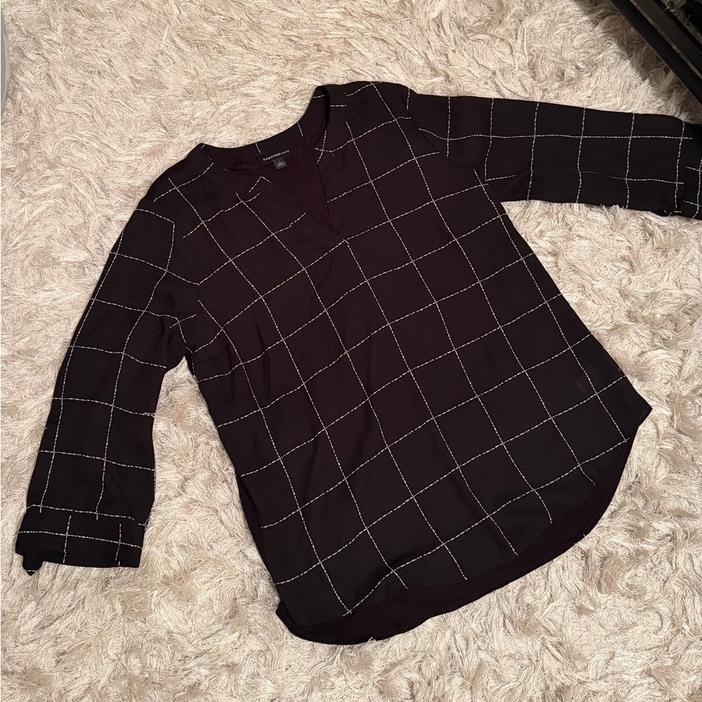 BOGO 🛍️ Black and White Grid Pattern Blouse